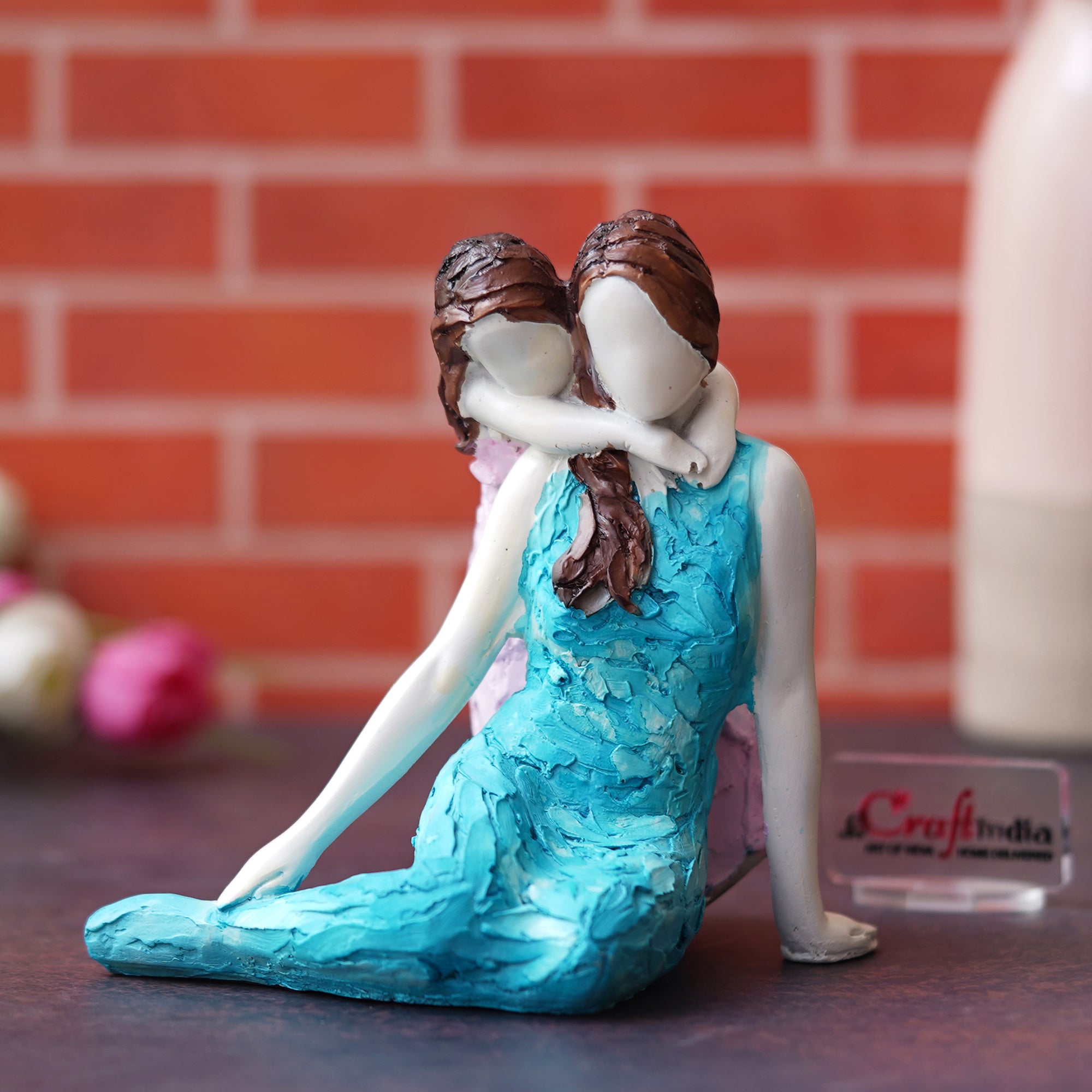 Daughter Back Hugging Mother Human Figurines Decorative Showpiece 1