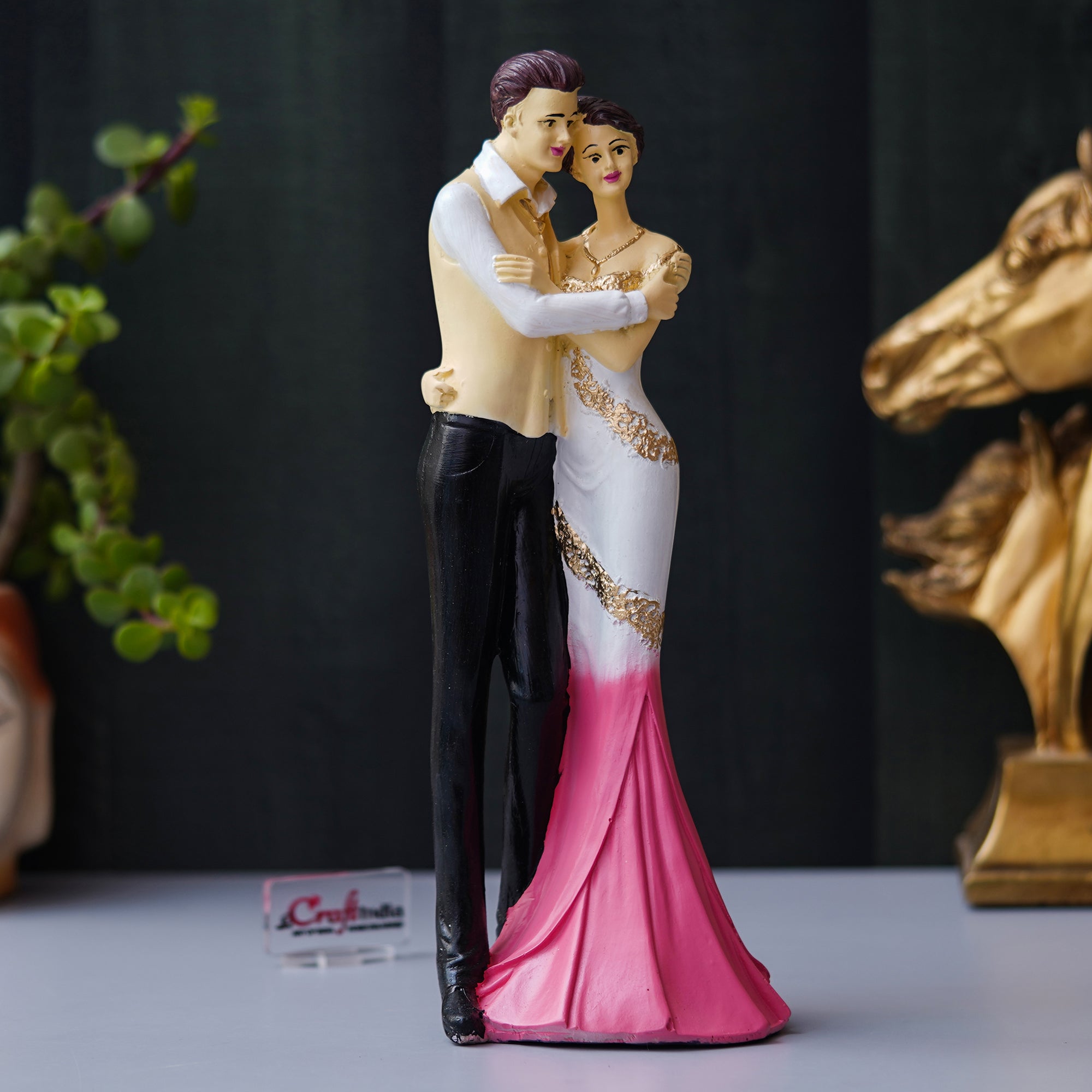 Lovely Hugging Couple Statue Human Figurine Decorative Showpiece 1