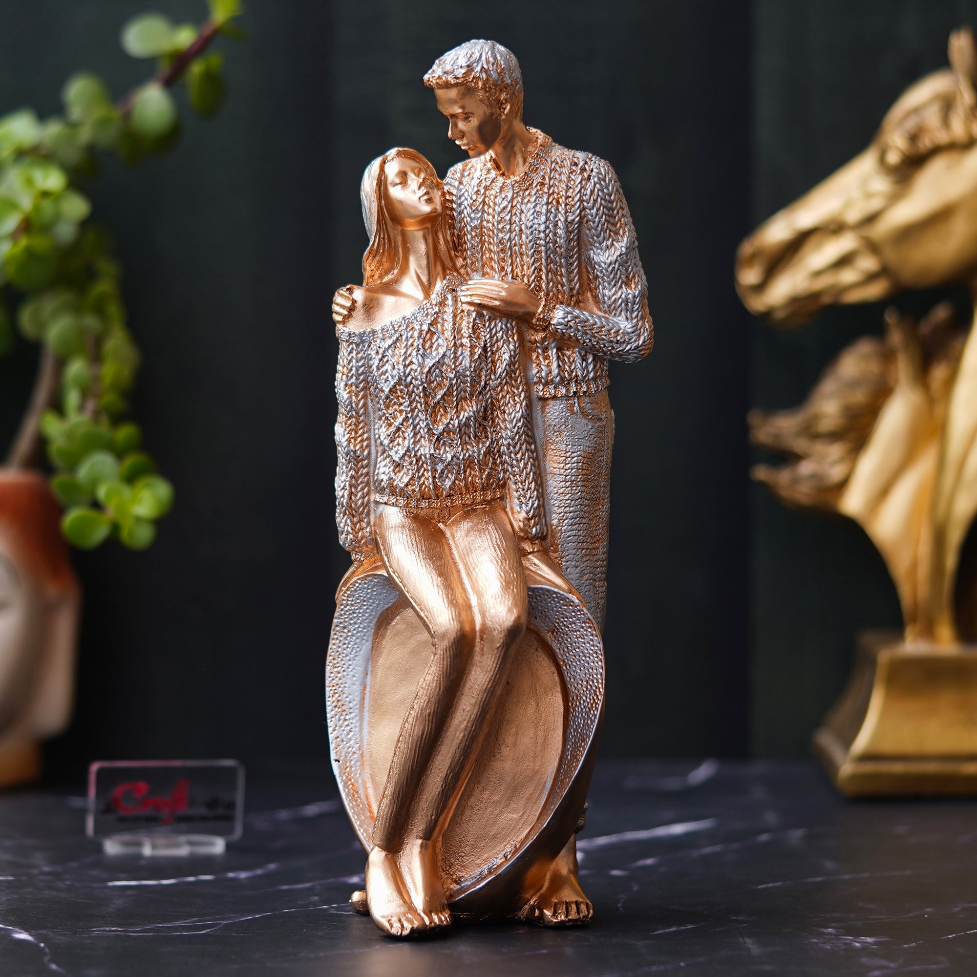 Golden Polyresin Romantic Couple Statue Human Figurine Decorative Showpiece 5