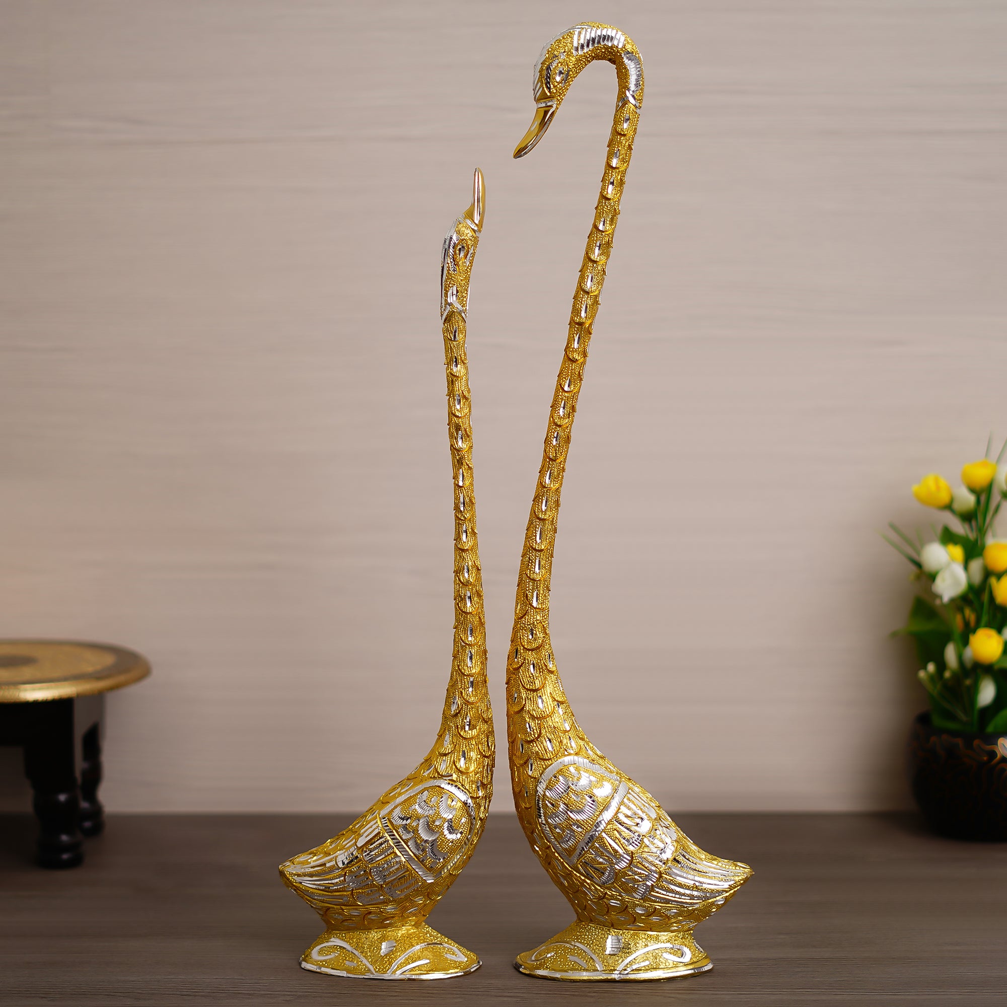 Golden Kissing Swan Couple Handcrafted Decorative Metal Figurine 1