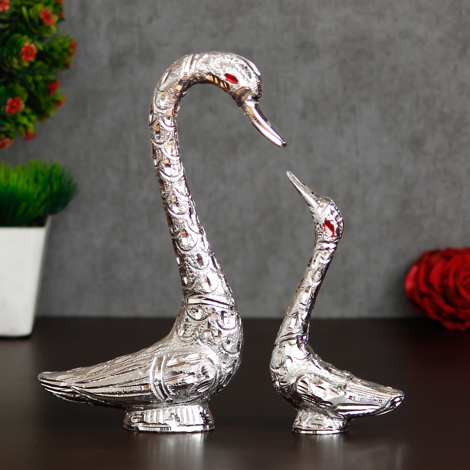 Loving Silver Swan Couple Metal Handcrafted Decorative Figurine