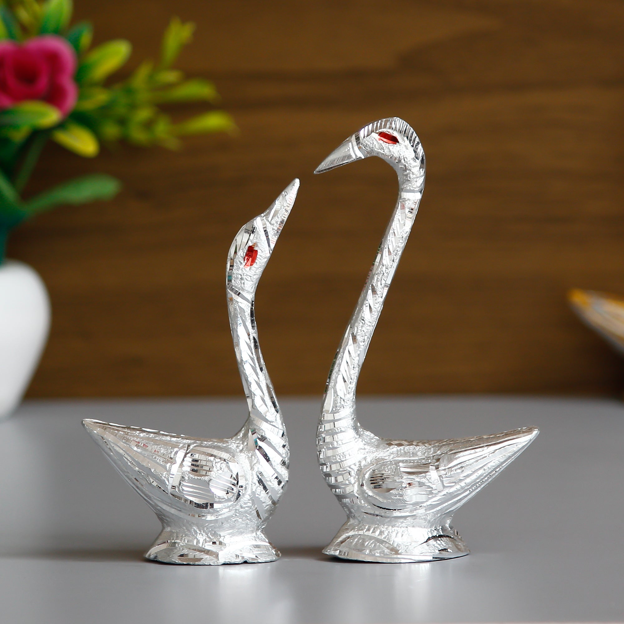 Loving Silver Swan Couple Metal Handcrafted Decorative Figurine 1