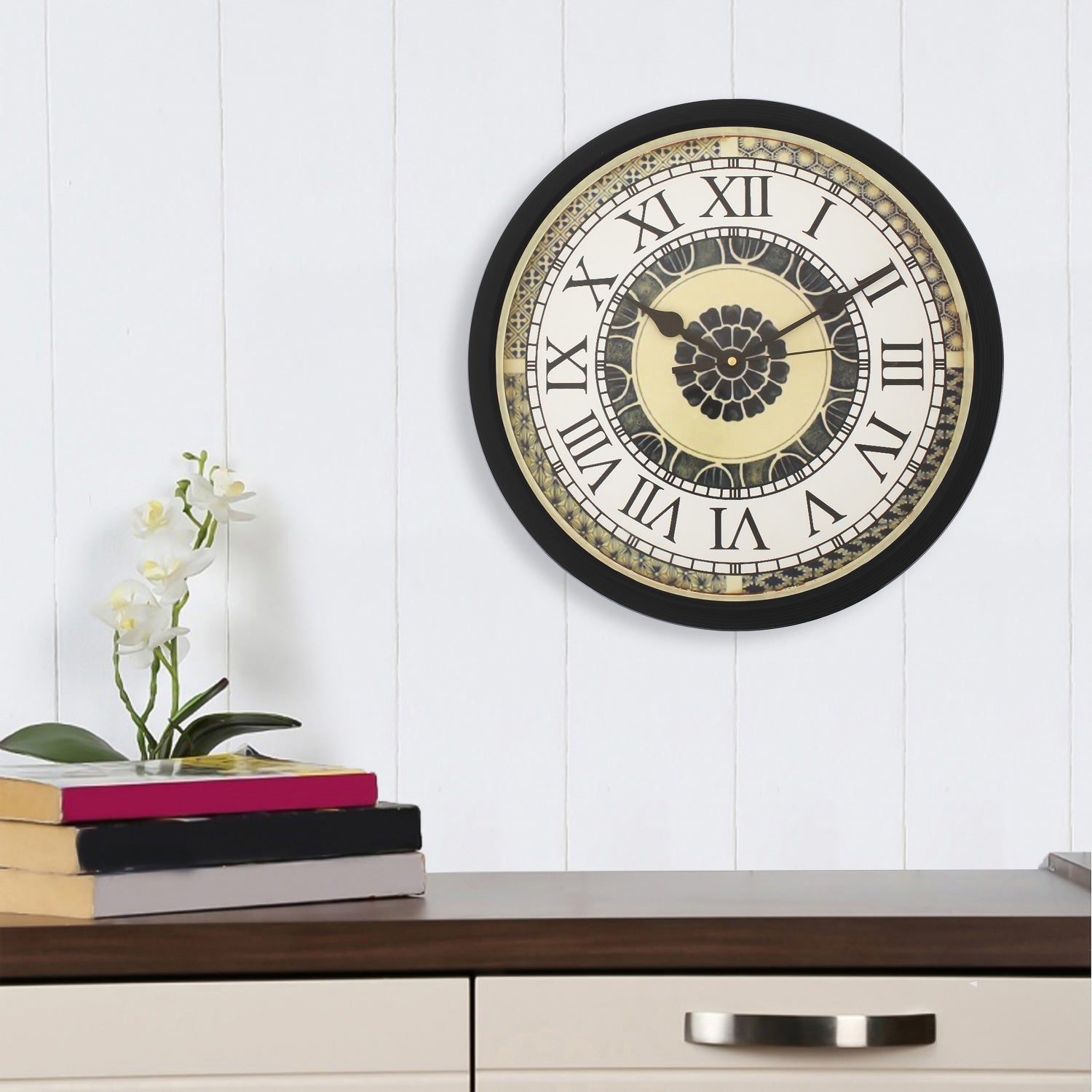 Designer Round Analog Black Wall Clock 2