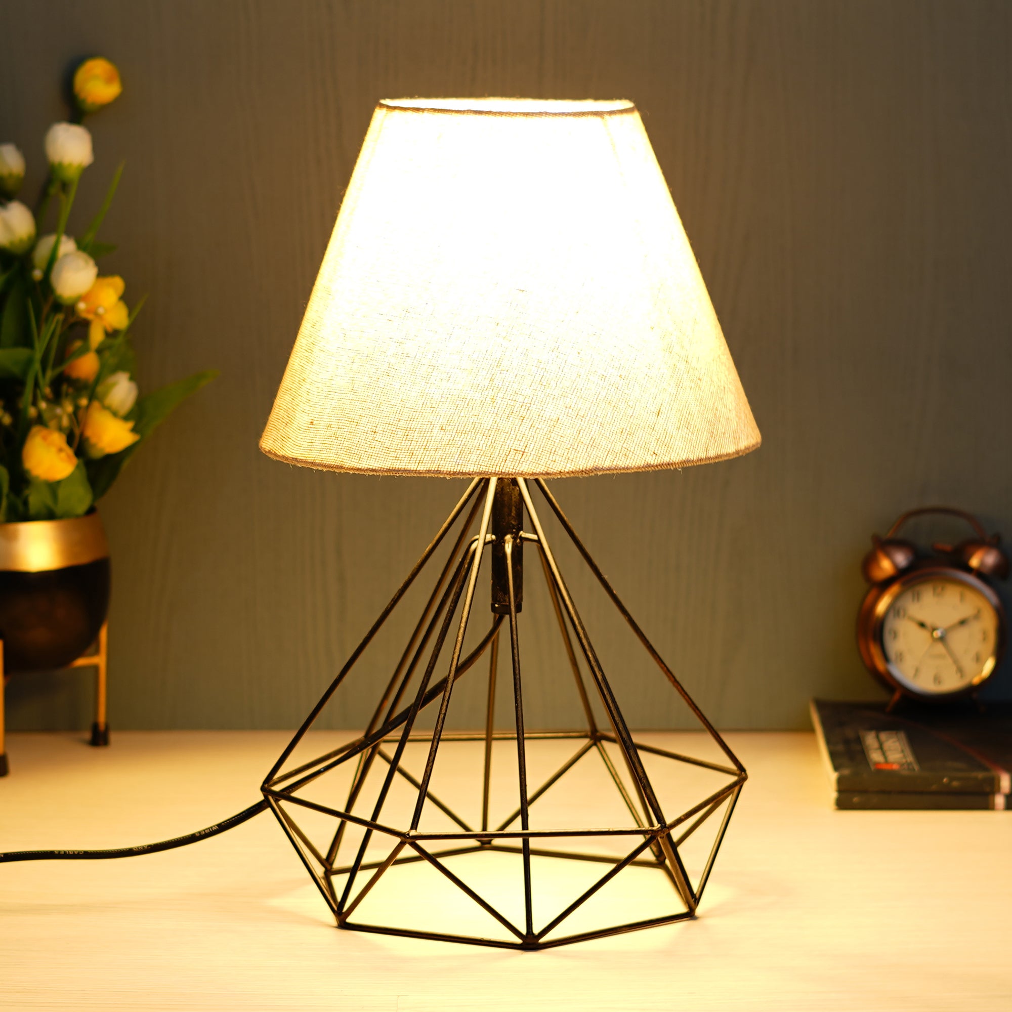 White & Black Diamond Cage Modern Table Iron Night Lamp 7