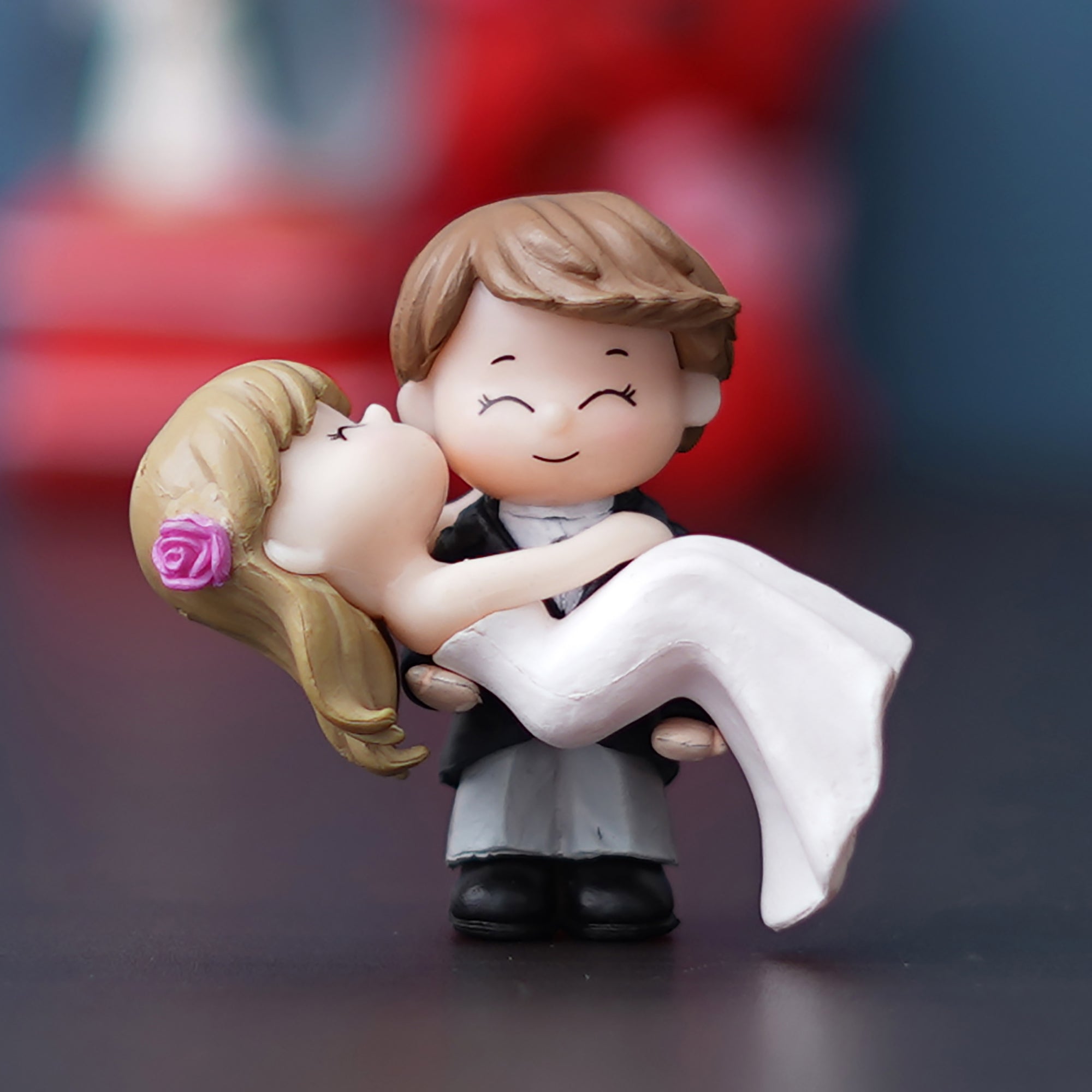 Bride Kissing Groom Romantic Couple Showpiece & Chocolate 2