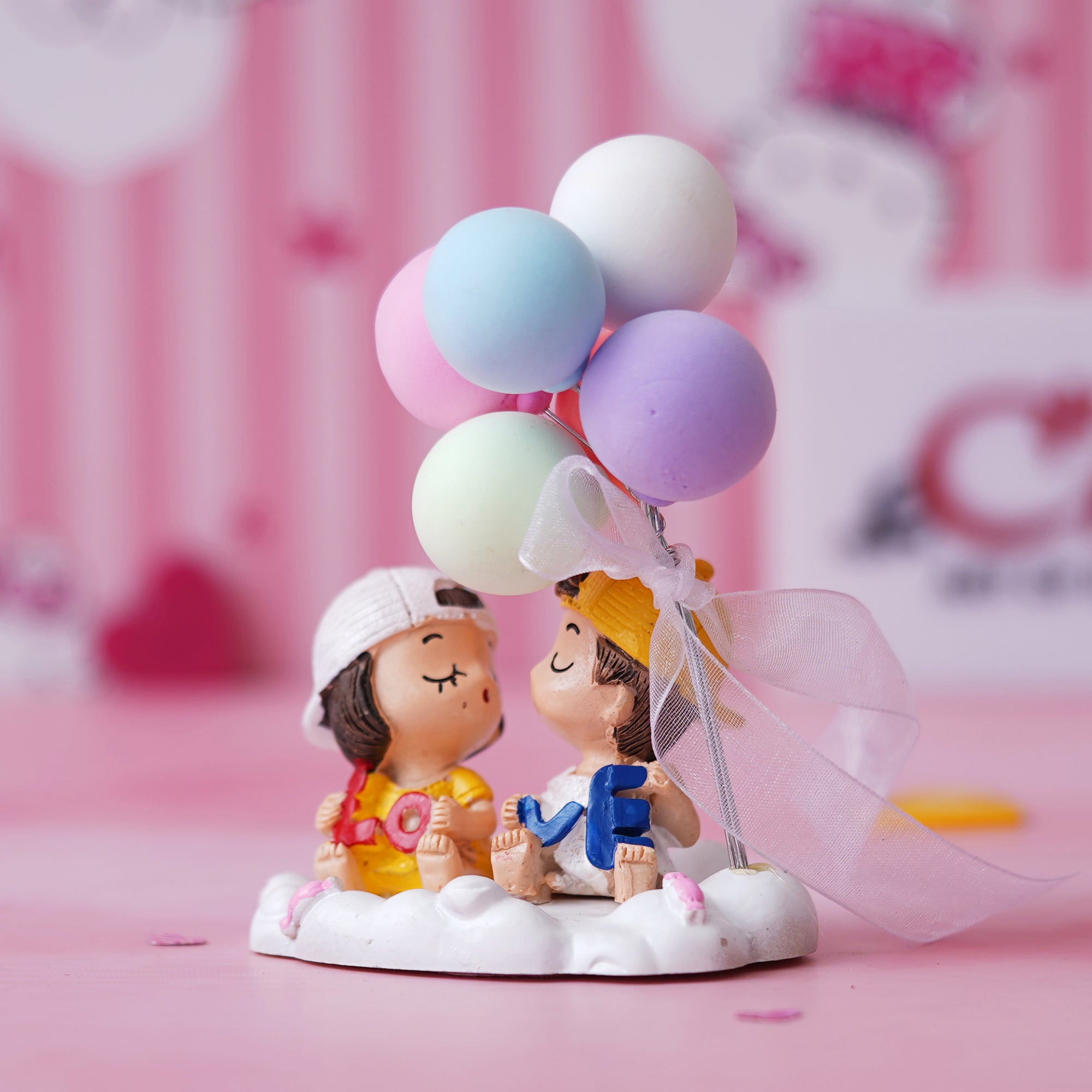 eCraftIndia Cute Couple Statue with Balloons Valentine's Day Showpiece 5