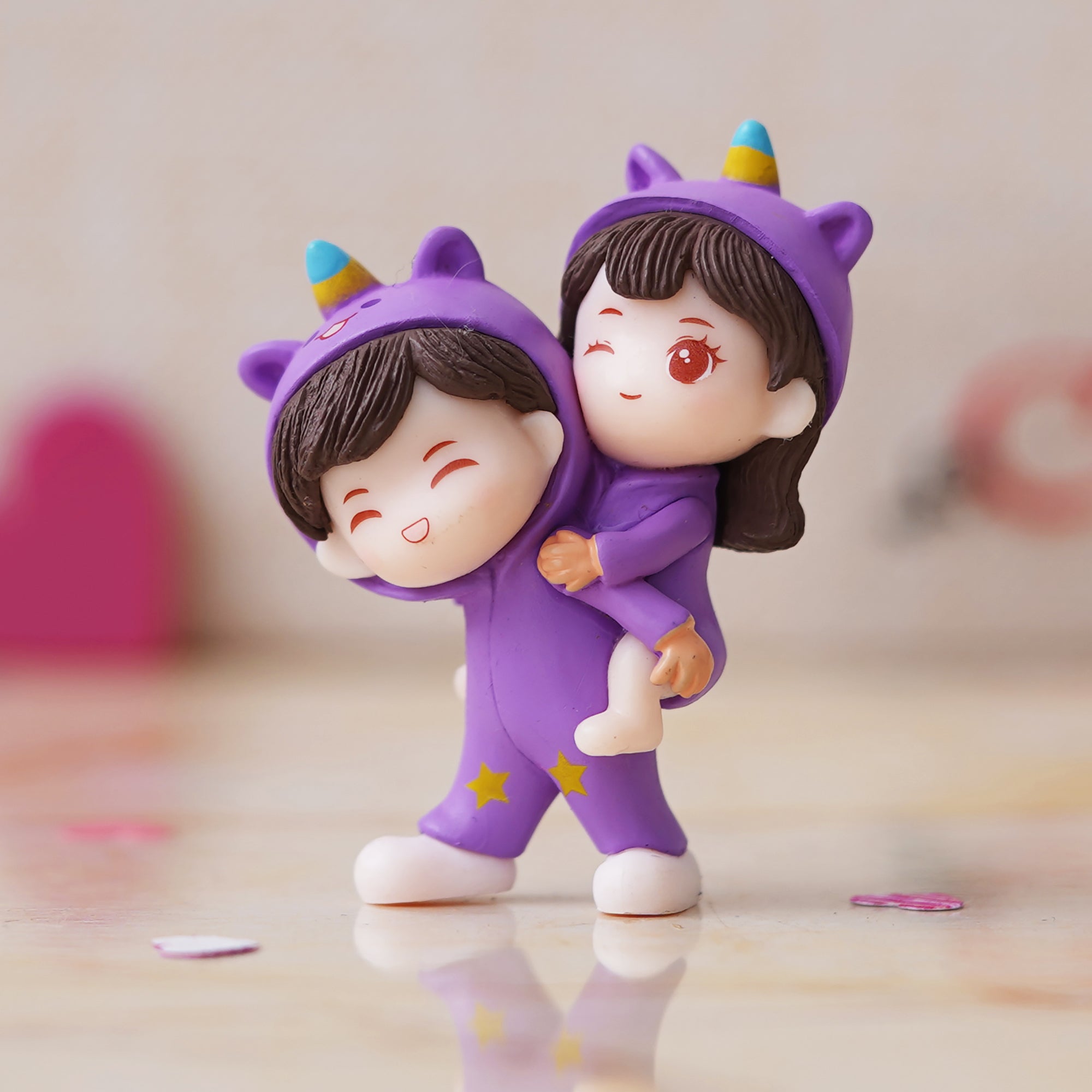 eCraftIndia Purple Miniature Cute Couple Statue Girl on Boy's Shoulder Showpiece 1