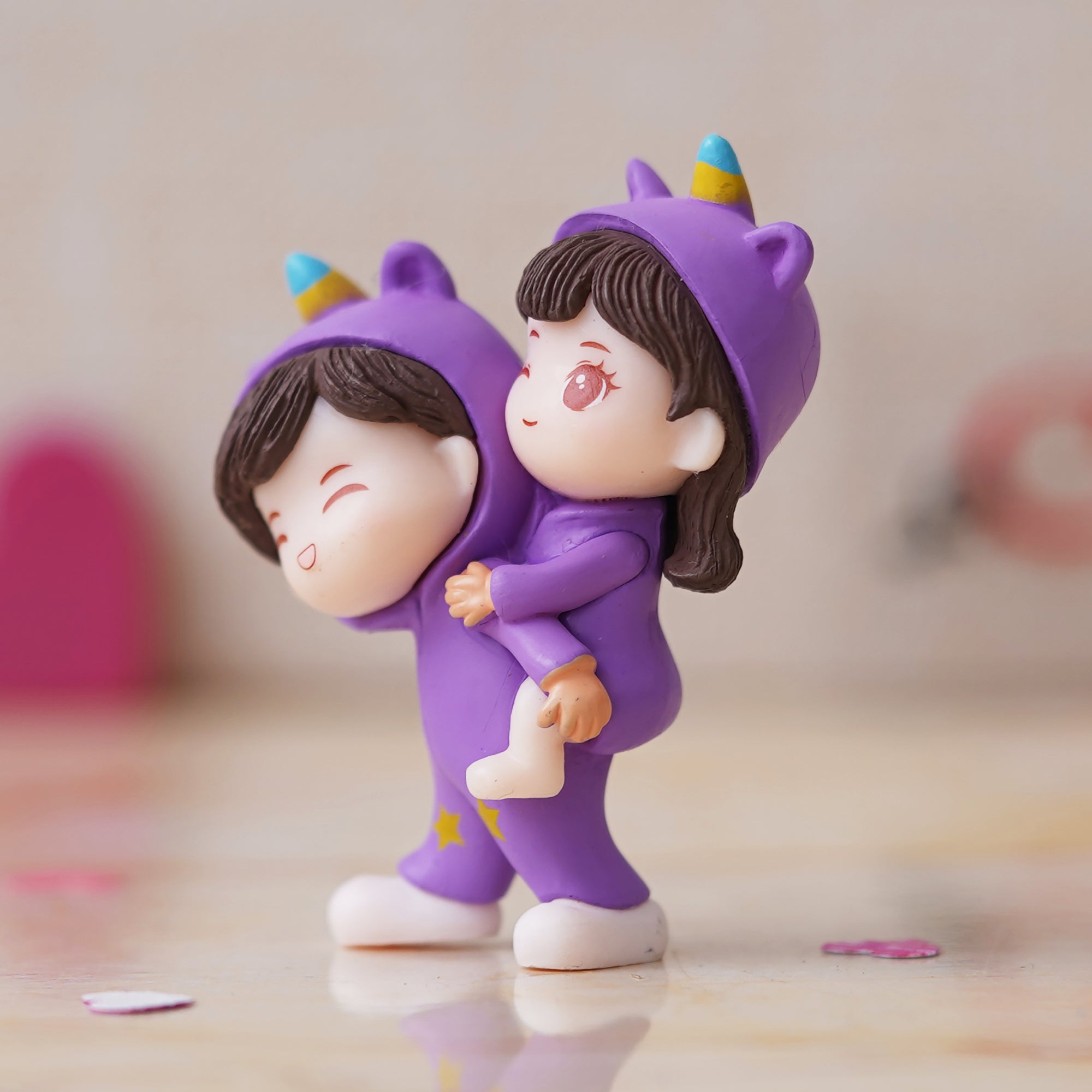 eCraftIndia Purple Miniature Cute Couple Statue Girl on Boy's Shoulder Showpiece 4